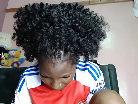 TrishaKalid online show from 01-29-25, 07:11