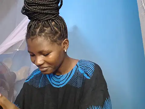 TrishaKalid online show from 11-12-25, 09:32