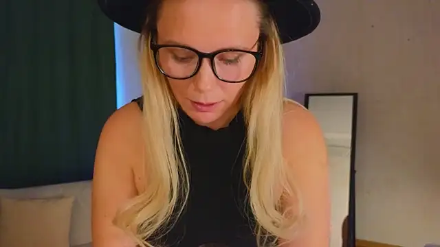 Charming Daphny online show from 12-10-24, 07:47