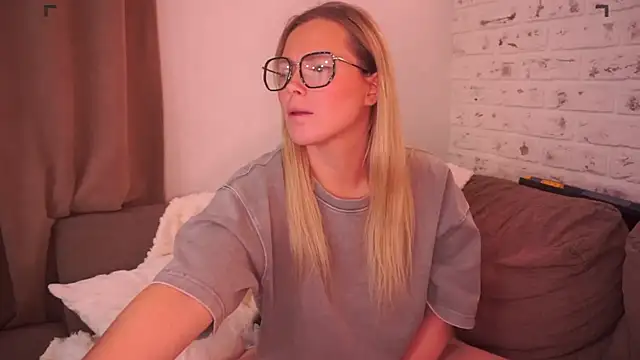 Charming Daphny online show from 03-18-25, 04:04