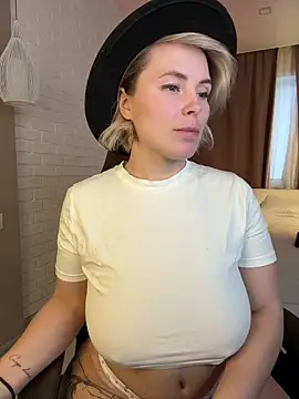 Charming Daphny online show from 12-04-25, 06:12