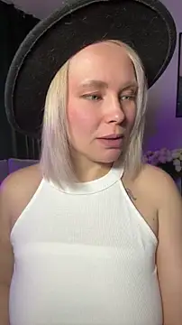 Charming Daphny online show from 04-29-26, 07:01