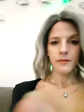 Snapshot of _LittleAngel_ chatting on 01-07-25, 06:27 LittleAngel online show from 01-07-25, 06:27