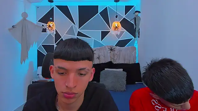 Juan Nd Steven online show from 10-31-25, 04:57