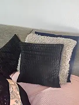 Snapshot of Nicky-Blue chatting on 12-08-24, 01:14 Nicky-Blue online show from 12-08-24, 01:14