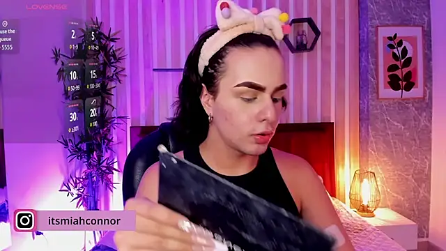 miah connor online show from 11-16-25, 07:41