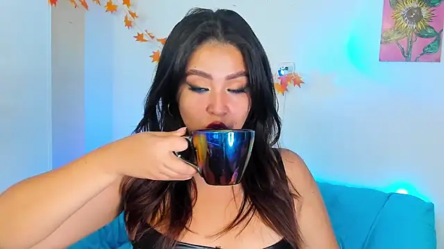 Snapshot of LiahDiaz chatting on 12-22-24, 08:58 LiahDiaz online show from 12-22-24, 08:58