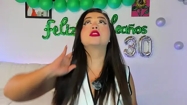 Snapshot of LiahDiaz chatting on 11-24-25, 08:52 LiahDiaz online show from 11-24-25, 08:52