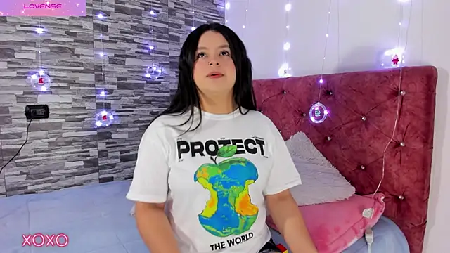 Snapshot of skyhotgirll chatting on 12-12-24, 07:04 skyhotgirll online show from 12-12-24, 07:04