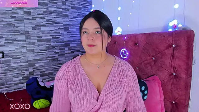 Snapshot of skyhotgirll chatting on 12-27-24, 10:37 skyhotgirll online show from 12-27-24, 10:37