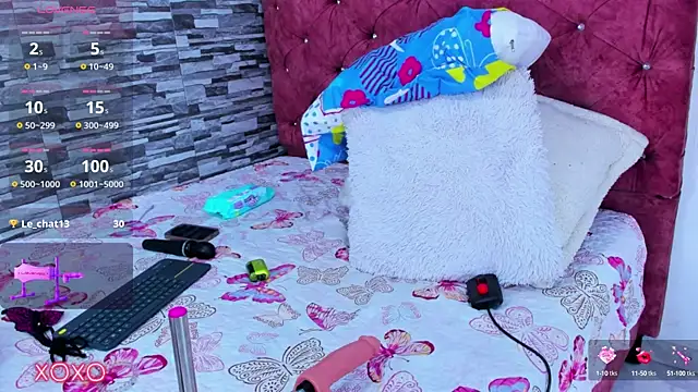 Snapshot of skyhotgirll chatting on 02-18-25, 10:03 skyhotgirll online show from 02-18-25, 10:03