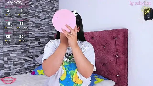 Snapshot of skyhotgirll chatting on 09-11-25, 02:11 skyhotgirll online show from 09-11-25, 02:11