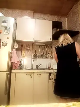 Snapshot of HelenaGlossX chatting on 12-09-24, 01:40 HelenaGlossX online show from 12-09-24, 01:40
