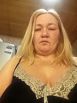 Snapshot of HelenaGlossX chatting on 12-13-24, 01:15 HelenaGlossX online show from 12-13-24, 01:15