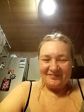 Snapshot of HelenaGlossX chatting on 12-22-24, 04:27 HelenaGlossX online show from 12-22-24, 04:27