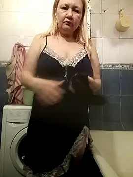 Snapshot of HelenaGlossX chatting on 12-23-24, 01:29 HelenaGlossX online show from 12-23-24, 01:29