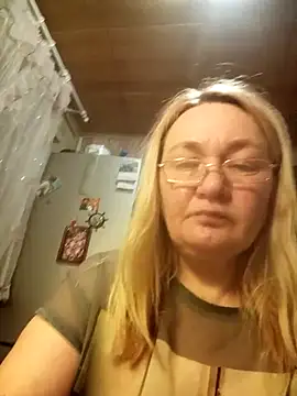 Snapshot of HelenaGlossX chatting on 12-27-24, 05:26 HelenaGlossX online show from 12-27-24, 05:26