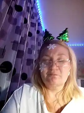 Snapshot of HelenaGlossX chatting on 12-28-24, 03:26 HelenaGlossX online show from 12-28-24, 03:26