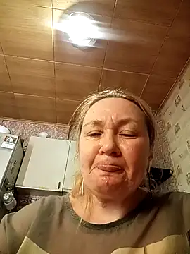 Snapshot of HelenaGlossX chatting on 01-29-25, 04:30 HelenaGlossX online show from 01-29-25, 04:30
