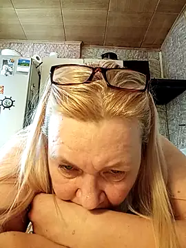 Snapshot of HelenaGlossX chatting on 02-14-25, 11:42 HelenaGlossX online show from 02-14-25, 11:42