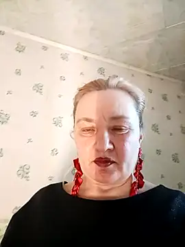Snapshot of HelenaGlossX chatting on 02-17-25, 12:05 HelenaGlossX online show from 02-17-25, 12:05