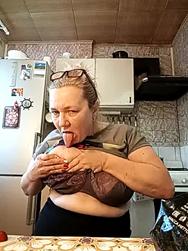 Snapshot of HelenaGlossX chatting on 02-19-25, 12:33 HelenaGlossX online show from 02-19-25, 12:33