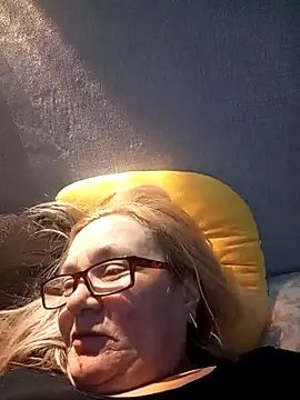 Snapshot of HelenaGlossX chatting on 03-04-25, 04:41 HelenaGlossX online show from 03-04-25, 04:41