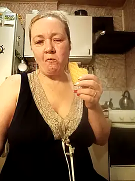 Snapshot of HelenaGlossX chatting on 03-13-25, 01:43 HelenaGlossX online show from 03-13-25, 01:43