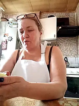 Snapshot of HelenaGlossX chatting on 03-19-25, 07:51 HelenaGlossX online show from 03-19-25, 07:51