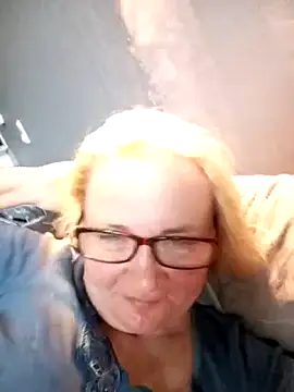 Snapshot of HelenaGlossX chatting on 10-13-25, 11:32 HelenaGlossX online show from 10-13-25, 11:32
