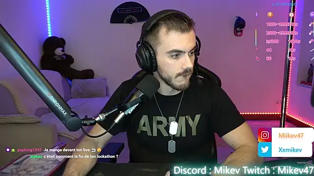 Snapshot of Mikev chatting on 10-23-25, 06:06 Mikev online show from 10-23-25, 06:06