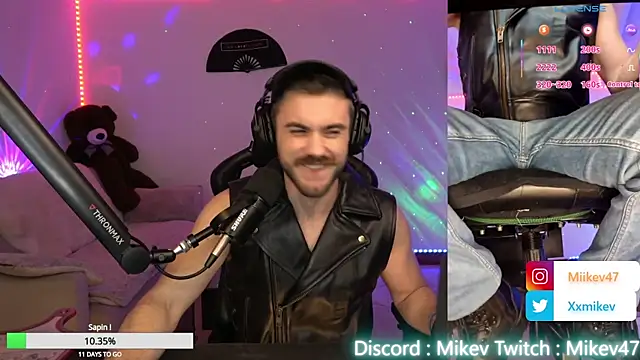 Snapshot of Mikev chatting on 11-20-25, 07:02 Mikev online show from 11-20-25, 07:02