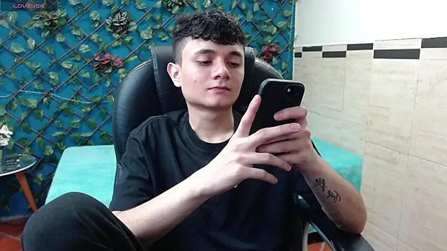 Waturox online show from 03-22-25, 07:09