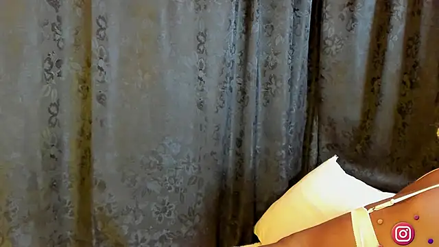 Snapshot of MiaKnox chatting on 01-07-26, 12:02 MiaKnox online show from 01-07-26, 12:02