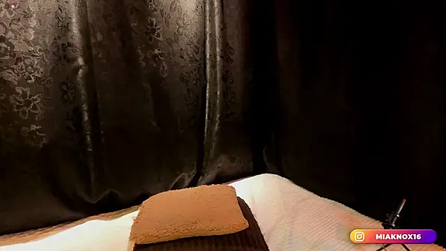 Snapshot of MiaKnox chatting on 02-03-26, 02:53 MiaKnox online show from 02-03-26, 02:53