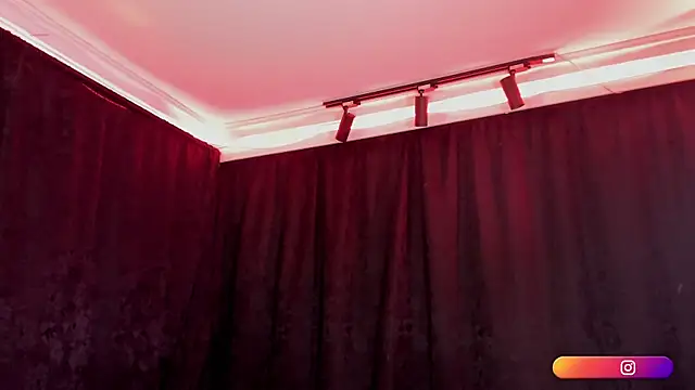 MiaKnox online show from 05-01-26, 12:04