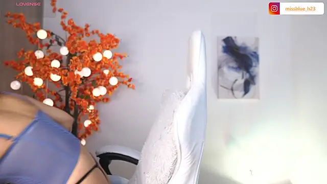 VictoriaHiill online show from 10-21-25, 05:24