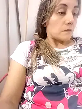 Snapshot of Isabel23zr chatting on 02-26-25, 02:04 Isabel23zr online show from 02-26-25, 02:04