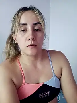 Snapshot of Isabel23zr chatting on 09-29-25, 04:23 Isabel23zr online show from 09-29-25, 04:23