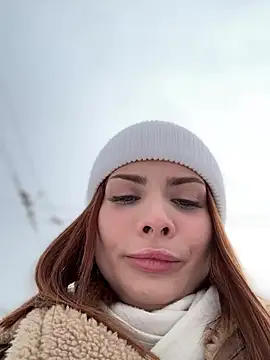 Snapshot of Accole chatting on 01-07-25, 08:34 Accole online show from 01-07-25, 08:34