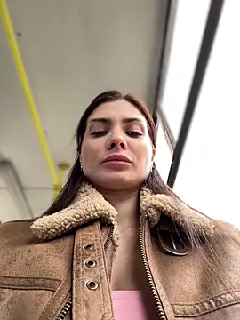 Snapshot of Accole chatting on 03-20-25, 07:47 Accole online show from 03-20-25, 07:47