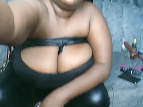 Snapshot of Bigboobylovers chatting on 10-17-25, 05:21 Bigboobylovers online show from 10-17-25, 05:21