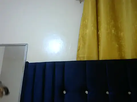 Snapshot of Sexy_lla chatting on 09-18-25, 06:59 Sexy lla online show from 09-18-25, 06:59