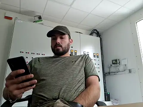 Snapshot of Leonormaldick chatting on 12-15-25, 12:42 Leonormaldick online show from 12-15-25, 12:42