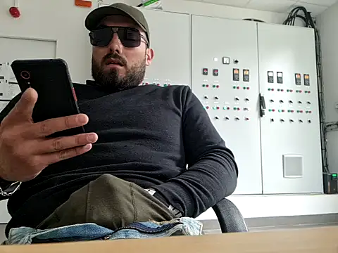 Snapshot of Leonormaldick chatting on 03-02-26, 02:13 Leonormaldick online show from 03-02-26, 02:13