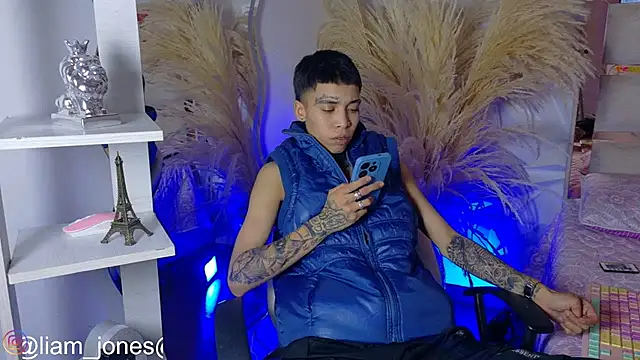 Jonesliam23 online show from 08-06-26, 07:27