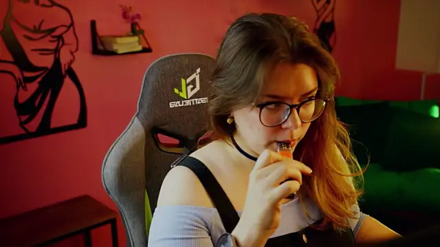 Snapshot of KeytSilvas chatting on 12-11-24, 05:53 KeytSilvas online show from 12-11-24, 05:53