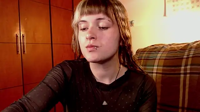 NEXT DOOR GIRL  online show from 10-14-25, 10:21