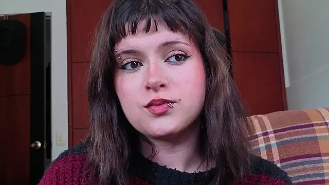 NEXT DOOR GIRL  online show from 07-03-26, 08:59
