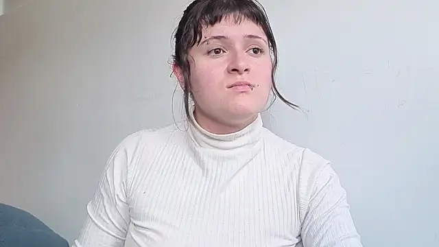 NEXT DOOR GIRL  online show from 07-10-26, 08:22